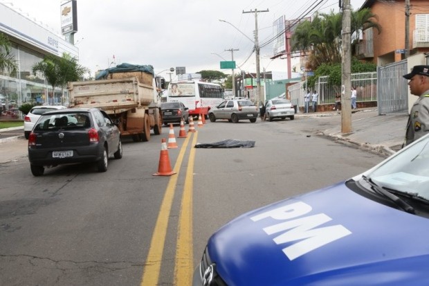 G1 Homem morre após ser atropelado na Avenida 115 em Goiânia