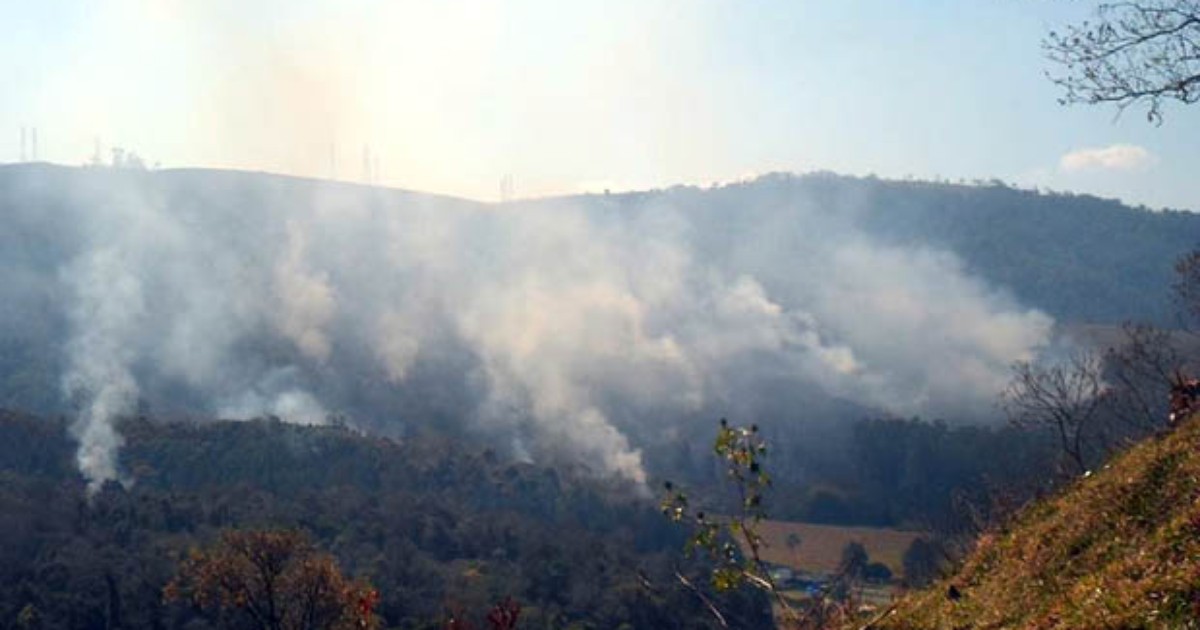 Bombeiros combatem incêndio em área de preservação em Lindóia ... - Globo.com