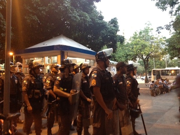 Cinquenta e três homens da Polícia Militar estavam no Largo do Machado (Foto: Alba Valéria Mendonça/G1)