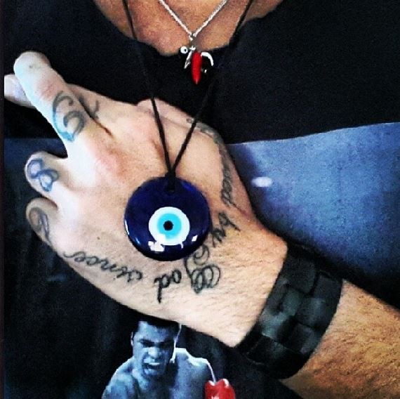 Radamés Martins posta foto de seu cordão de proteção (Foto: Instagram / Reprodução)