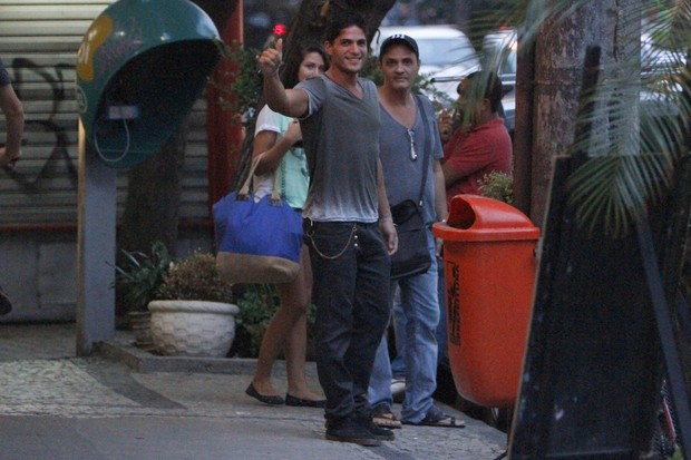 Ex-bbb André passeia no RJ (Foto: Gil Rodrigues/ FotoRio News)