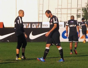 Danilo treino Corinthians (Foto: Diego Ribeiro)