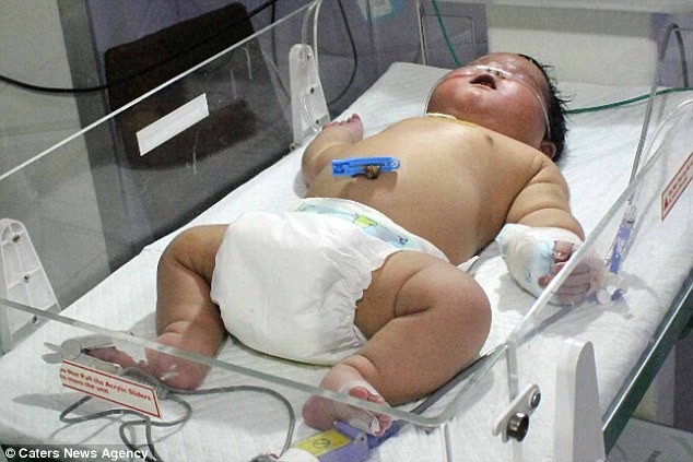 Em parto normal, mulher dá à luz bebê com mais de cinco quilos