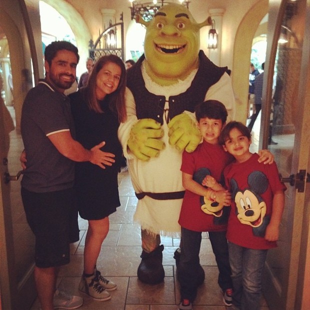 Nivea Stelmann com a familia na Disney (Foto: Reprodução/ Instagram)