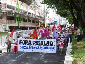 Manifestantes bloquearam a Av. Hermes da Fonseca (Foto: Henrique Dovalle/G1)