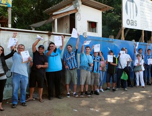 Torcedores do Grêmio retiram primeira leva de ingressos na Arena (Foto: Wesley Santos / Divulgação)