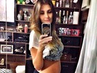 Ex-BBB Rodrigo posta foto da mulher exibindo o barrigão de grávida