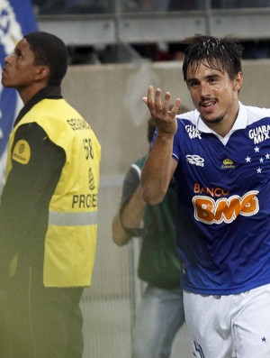 Willian, do Cruzeiro, comemora gol (Foto: Washington Alves / Vipcomm)