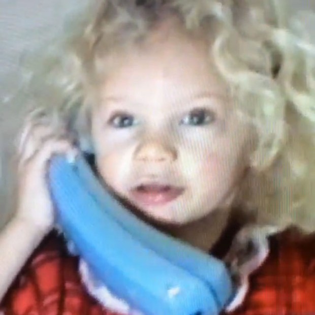 Taylor Swift aos quatro anos em Natal em 1993 (Foto: Instagram/ Reprodução)