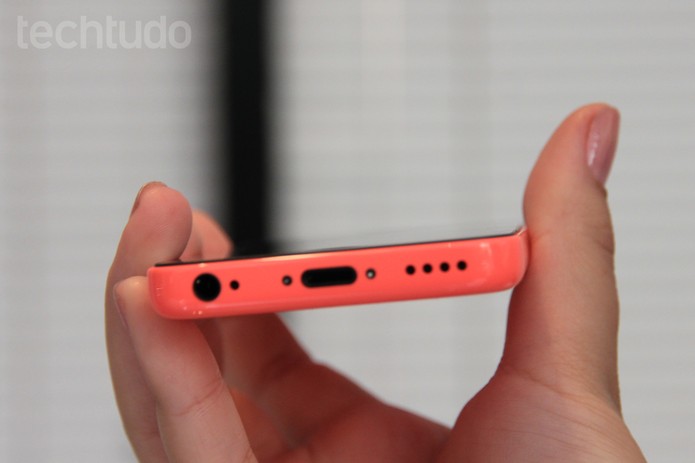 Entrada do fone de ouvido do iPhone 5C (Foto: Isadora Díaz/TechTudo) Entrada do fone de ouvido do iPhone 5C (Foto: Isadora Díaz/TechTudo)