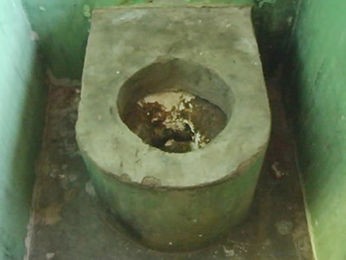 Condições de banheiro é degradante (Foto: Ministério Público Estadual (MPE))