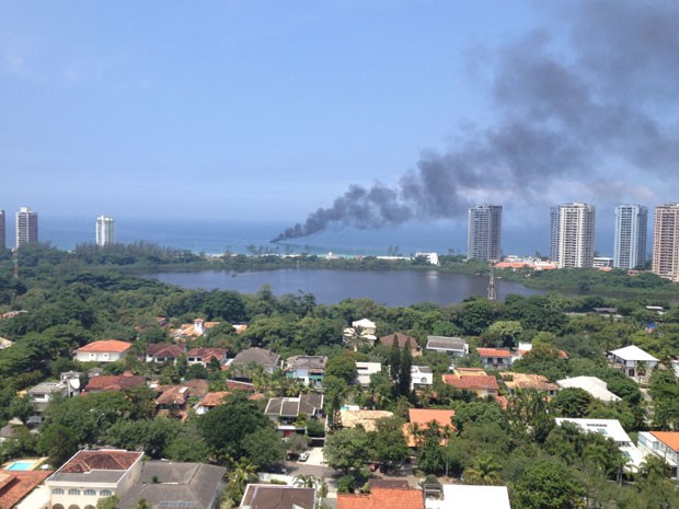 Bombeiros garantiram que ninguém ficou ferido no incêndio (Foto: TV Globo)