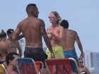 Bárbara Evans vai a praia com Paolo Guerrero 