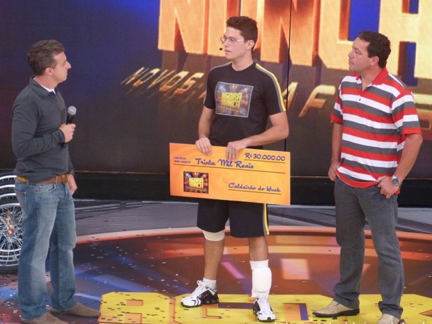 Hector Ferronato levou R$30 mil no Agora ou Nunca para custear estudos nos EUA (Foto: Caldeirão do Huck/TV Globo) Hector Ferronato levou R$30 mil no Agora ou Nunca para custear estudos nos EUA (Foto: Caldeirão do Huck/TV Globo)