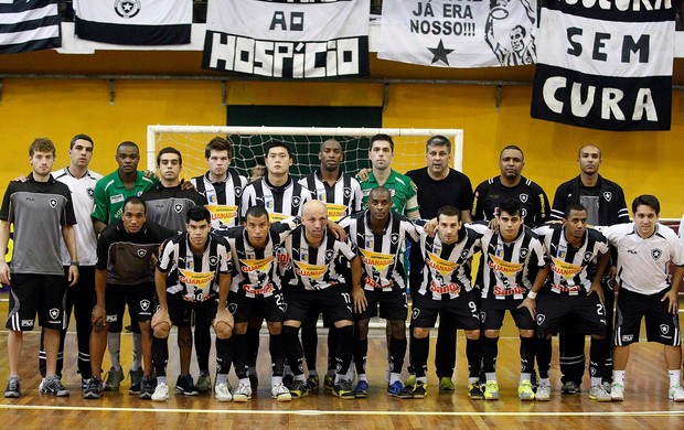 Botafogo elenco bicampeão do Carioca de futsal (Foto: Fabio Castro / AGIF)