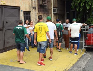 Presidente do Palmeiras vê melhora na rua Palestra Italia, mas questiona PM