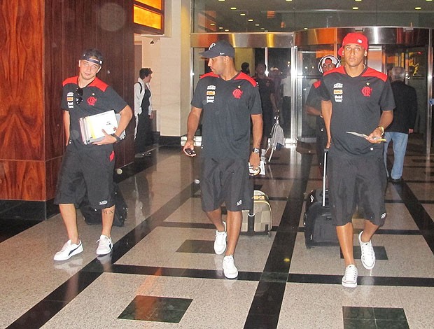 Deivid na chegada do Flamengo ao hotel (Foto: Richard Souza / Globoesporte.com)