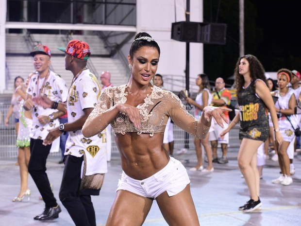 Notícias Gracyanne Barbosa Usa Short Minúsculo Em Ensaio De Carnaval Portal Do Zacarias A 1772