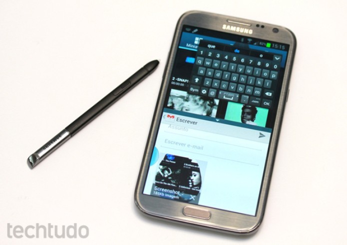 Galaxy Note 2 tem tela grande e caneta para aumentar produtividade (Foto: Allan Melo/TechTudo)