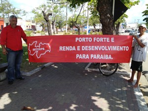 Protesto quer chamar atenção para o incentivo de logística portuária (Foto: Walter Paparazzo/G1)