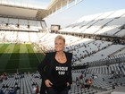 Xuxa vai ao estádio do Corinthians e lança campanha