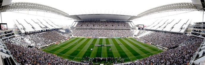 O estádio não foi totalmente usado no dia da inauguração (Foto: Getty Images)