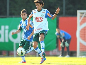 Maikon Leite no treino do Palmeiras (Foto: Marcos Ribolli / Globoesporte.com)