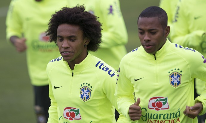 Robinho treino Seleção Willian (Foto: AP Photo/Silvia Izquierdo)