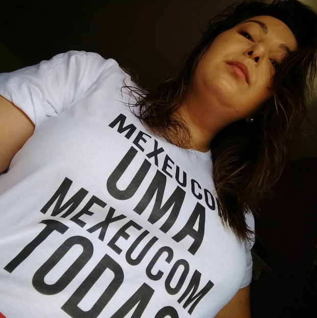 Mariana Xavier com camisa Mexeu com uma mexeu com todas (Foto: Reproduo/Instagram)