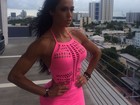 Gracyanne Barbosa posa de vestído curtíssimo em Miami