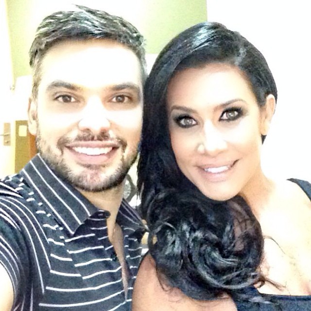 Scheila Carvalho posa de visual novo ao lado de Márcio Granado (Foto: Instagram/ Reprodução)