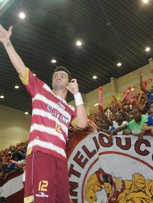 Falcão comemora o título da Liga Futsal 2012 (Foto: Luciano Bergamaschi-CBFS)