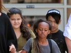 Filho mais velho de Angelina Jolie e Brad Pitt aparece com a namorada