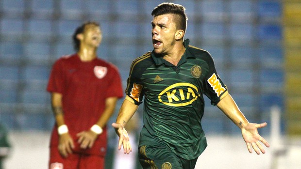 Chico comemora gol do Palmeiras contra o Desportivo Brasil, Copa SP (Foto: Marcos Bezerra / Agência Estado)