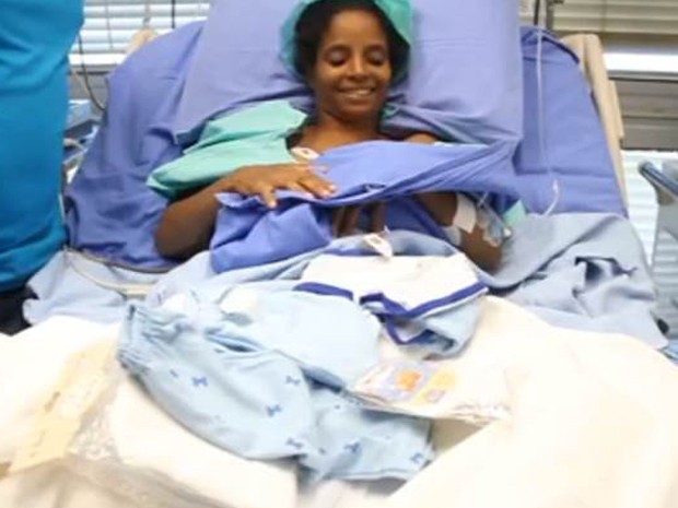 Bebê nasceu na unidade de saúde do Tribunal de Justiça (Foto: Reprodução/TV Globo) Bebê nasceu na unidade de saúde do Tribunal de Justiça (Foto: Reprodução/TV Globo)