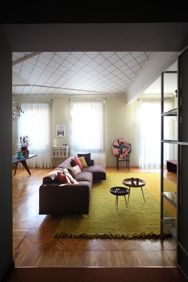 Apartamento exibe cores vibrantes e elegantes em combinações inusitadas (Foto: Carola Ripamonti/ divulgação)