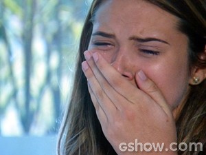Lili chora após contar a verdade para Marlon (Foto: Além do Horizonte/TV Globo)