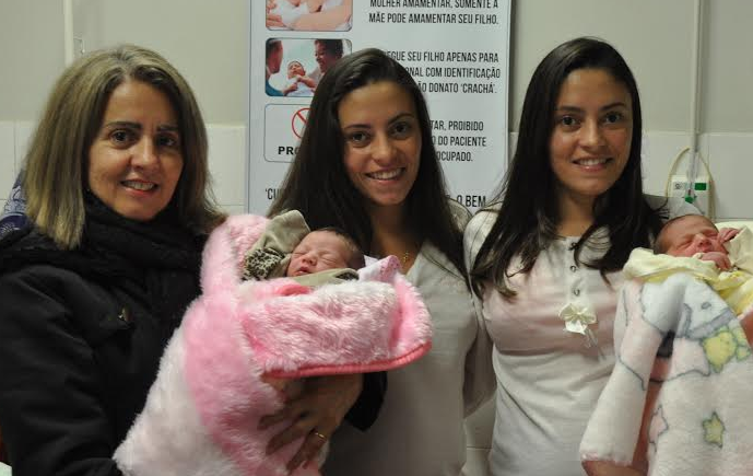 Clenir, mãe das gêmeas, ganhou presente duplo no dia da avó em Içara (Foto: Lucas Lemos/Hospital São Donato)