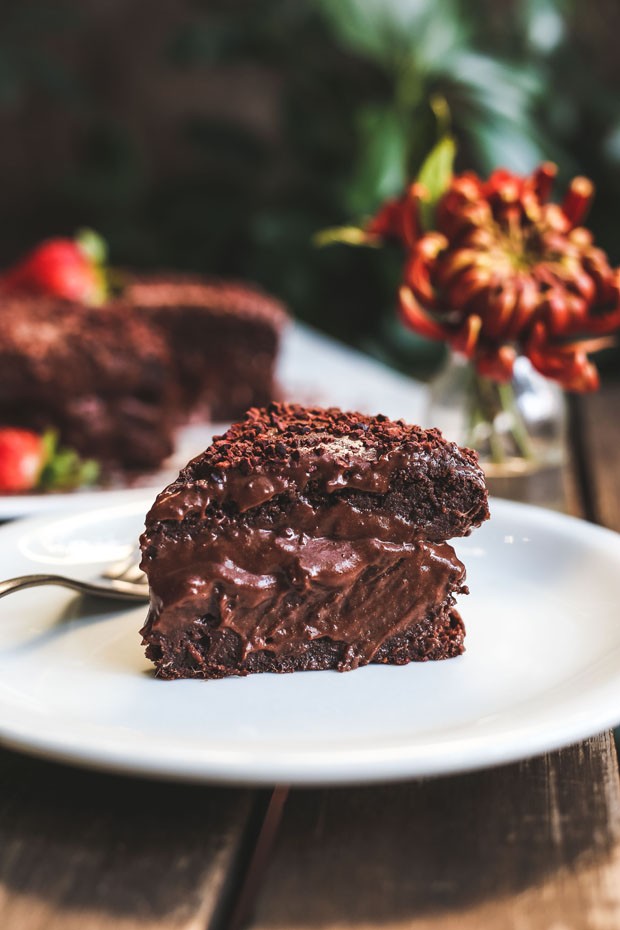 Receita vegana de bolo mousse de chocolate (Foto: Simplesmente/ divulgação)