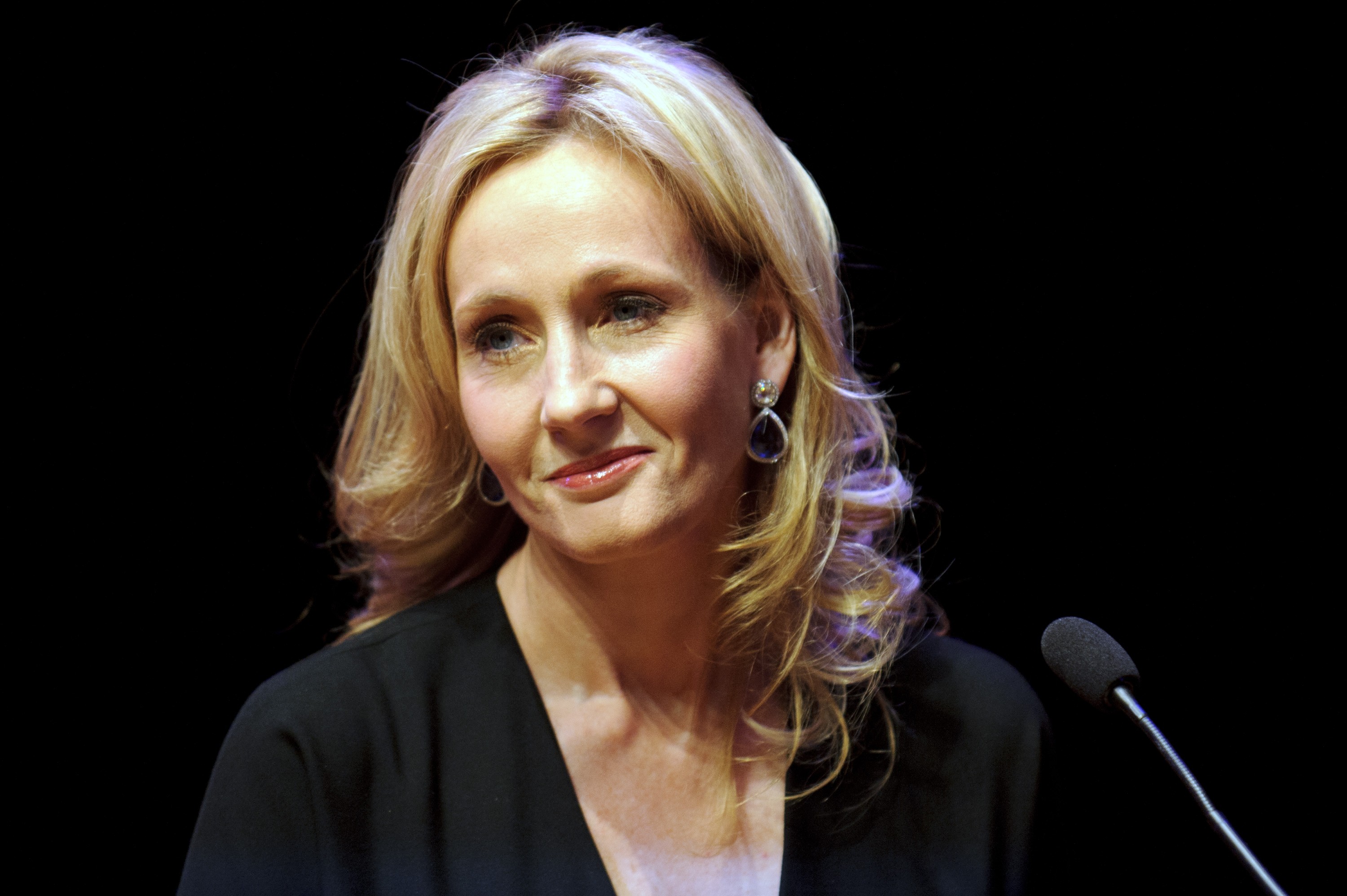 J.K. Rowling finalizou o roteiro inspirado em seu livro de 2001 (Foto: Getty Images)