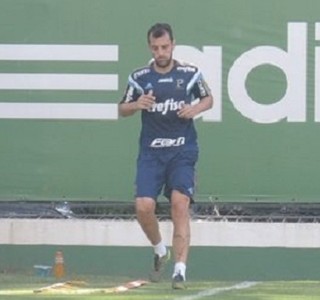 Em recuperação, Edu Dracena e Cleiton Xavier treinam em campo