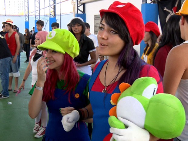 Jovens capricham nas fantasias de cosplayers em Pouso Alegre (Foto: Reprodução EPTV)