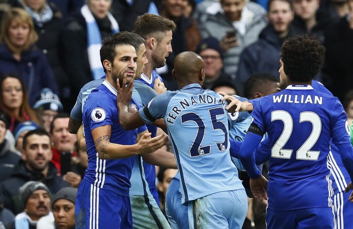 Fernandinho e Fàbregas, Manchester City x Chelsea (Foto:  Reuters / Jason Cairnduff )