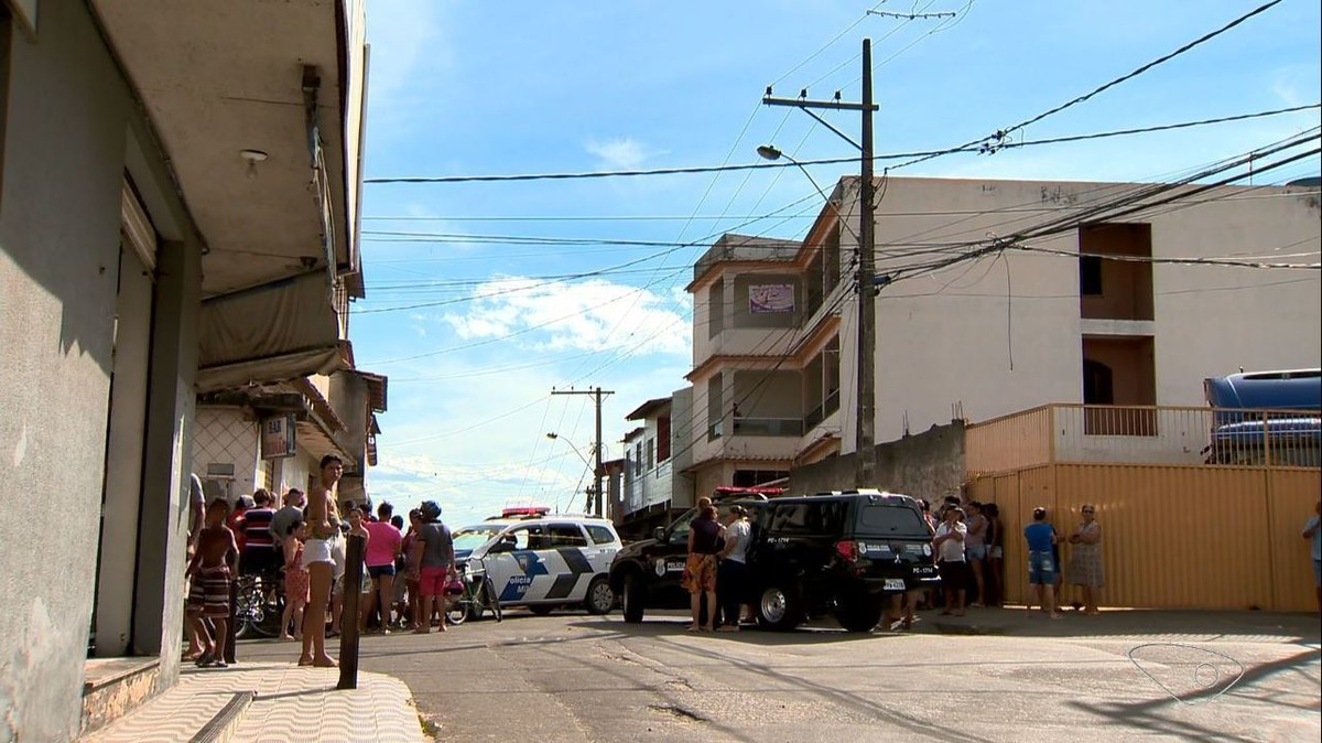 Adolescente De Anos Morto A Tiros No Meio Da Rua Em Cariacica Es