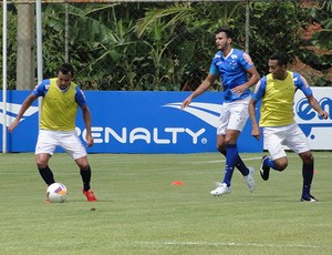  Henrique Dourado no treino do Cruzeiro (Foto: LÉO SIMONINI)