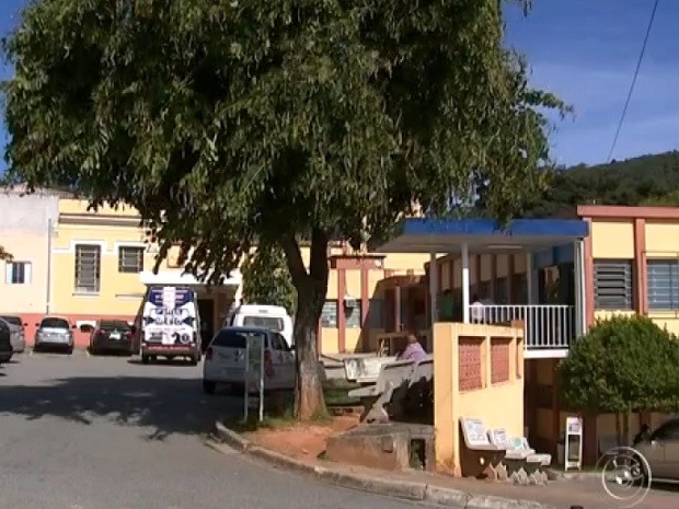 Além de Mairinque, os dois 'médicos' atuavam na Santa Casa de São Roque (Foto: Reprodução TV TEM)