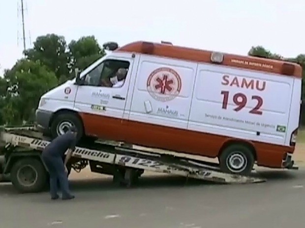 Ambulância foi localizada a 68 km de Manaus (Foto: Reprodução/TV AM)
