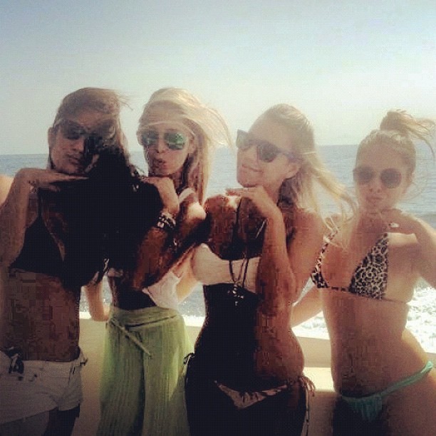 Marien, ex-bbb, com amigas (Foto: Instagram / Reprodução)