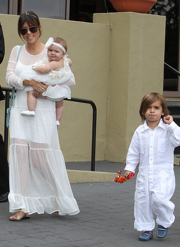 Kourtney com Penelope e Mason (Foto: Honopix)