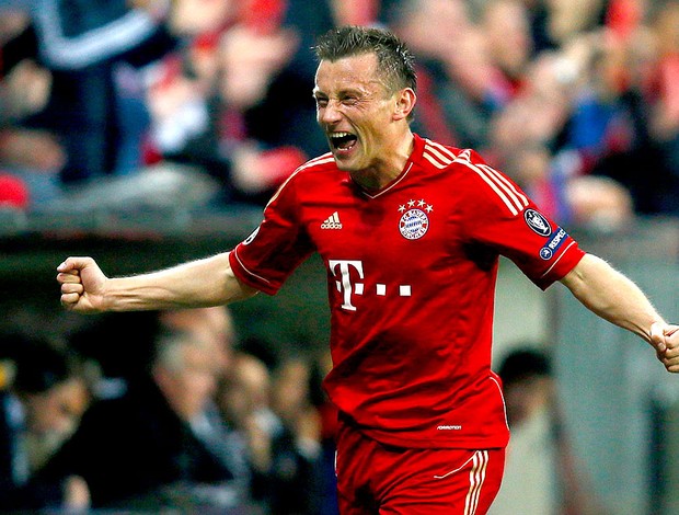 Ivica Olic comemora gol do Bayern de Munique contra o Olympique (Foto: Reuters)
